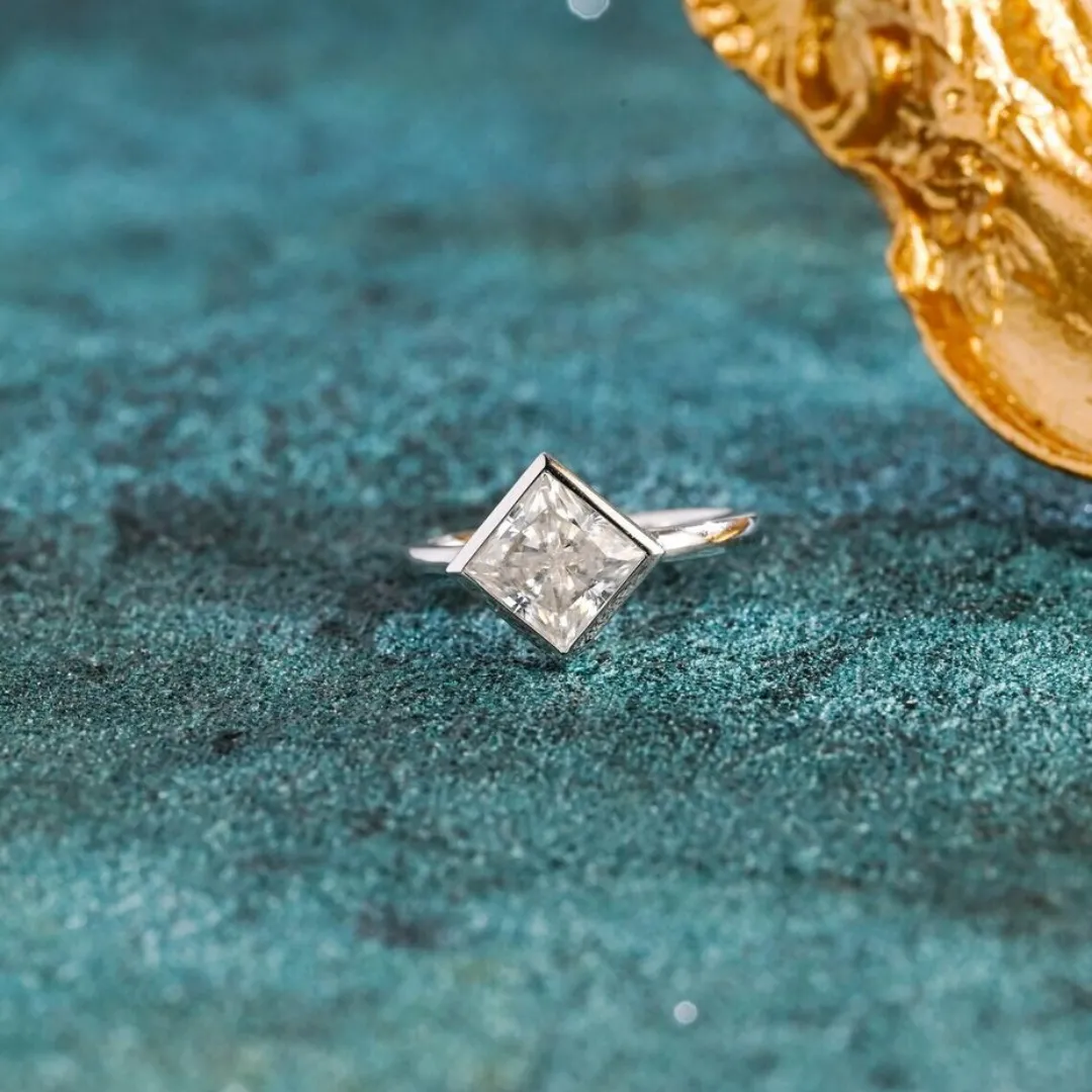 /public/photos/live/Modern Kite Set Princess Cut Moissanite Bezel Ring 700 (2).webp